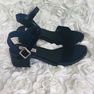 📦 Velvet blue chunky heel sandals by Steve Madden